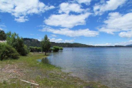 Casa + cabaa con costa de lago Moreno