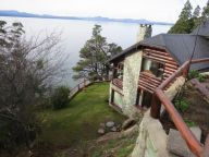 Casa con vistas sobre la costa de lago